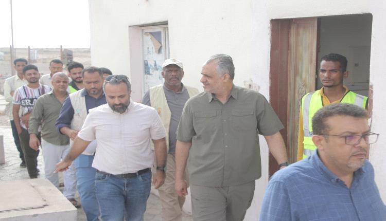 رئيس صندوق الطرق يدشن محطة الوزن في مثلث راس عمران بالعاصمة عدن