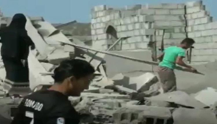 قصف حوثي يستهدف مبنى سكنيًا في الضالع
