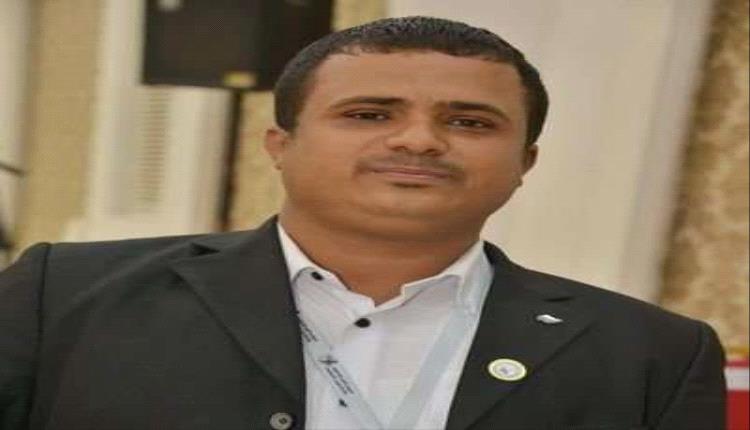 عبدالرحمن أنيس يعلق على منع الحوثيين هبوط طائرة في مطار المخا

