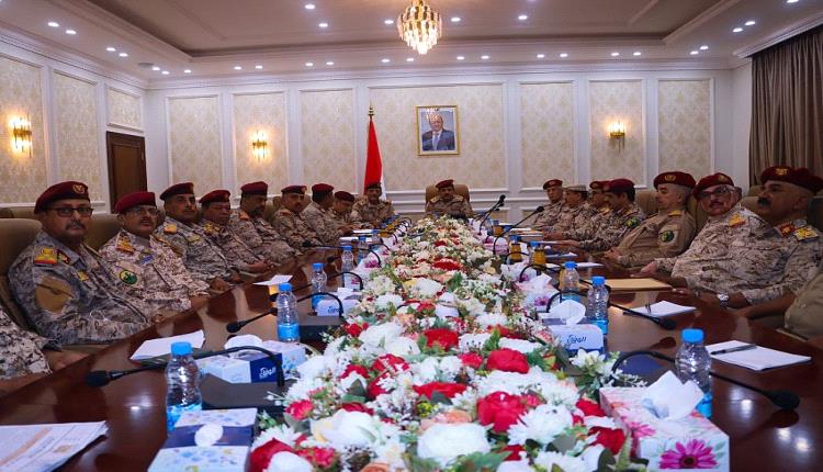 وزير الدفاع الفريق الركن محسن الداعري يجتمع برؤساء الهيئات وقادة المناطق العسكرية