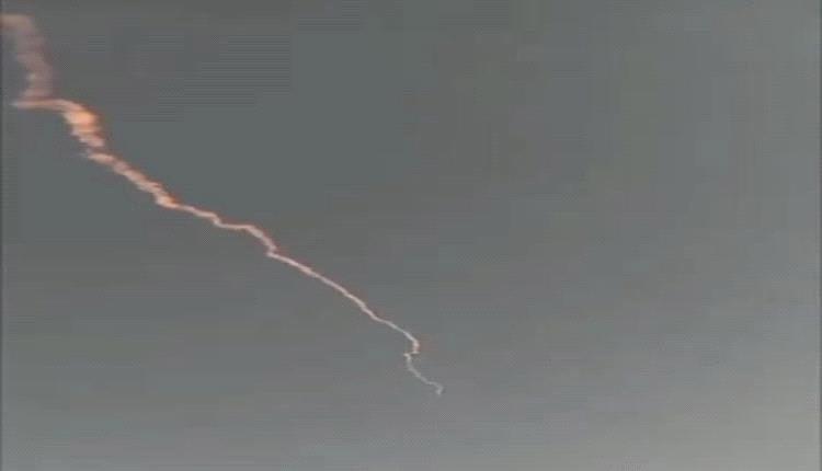 قصف بصاروخ بالستي من مكيراس يستهدف سفينة بخليج عدن