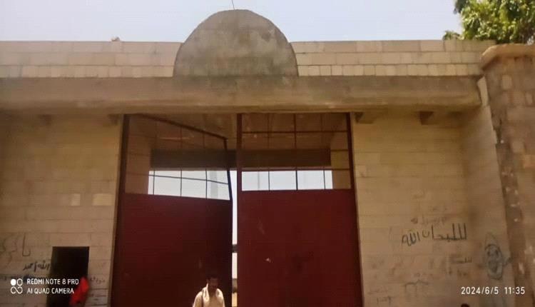 محكمة في لحج تنفذ حكم الإعدام بحق أربعة مدانين رميا بالرصاص 