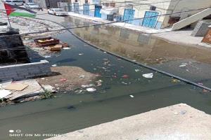 أهالي حي السلام في خورمكسر يشكون طفح مياه الصرف الصحي ويناشدون المحافظ

