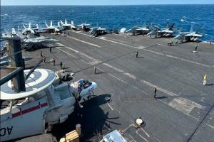 تواصل هجمات الحوثي.. والبنتاغون يمدد انتشار حاملة طائرات و3 سفن بالبحر الأحمر
