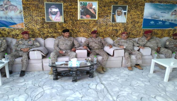 نائب رئيس هيئة الأركان العامة يزور قيادة قوات التحالف بالمهرة ويشيد بأدوارهم الكبرى