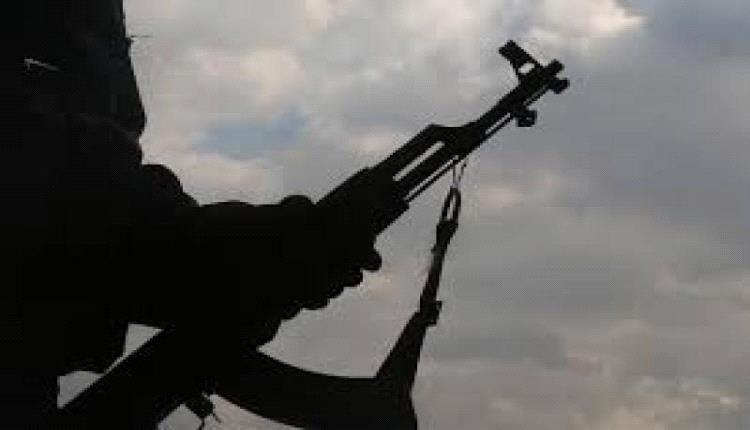 مسلح يقتل عمه ويصيب زوجته في محافظة اب
