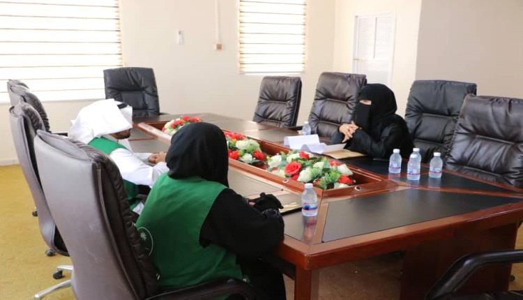 لقاء بين إدارة تنمية المرأة في مديرية قشن والبرنامج السعودي لتنمية واعمار اليمن