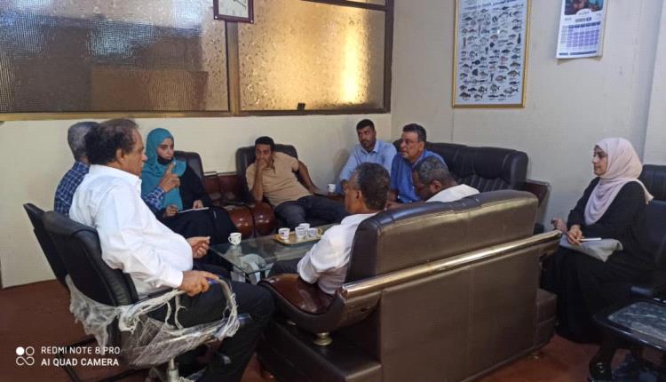 رئيس هيئة مصائد خليج عدن يلتقي فريق UNDP والشركة الاستشارية لترميم ميناء الاصطياد السمكي