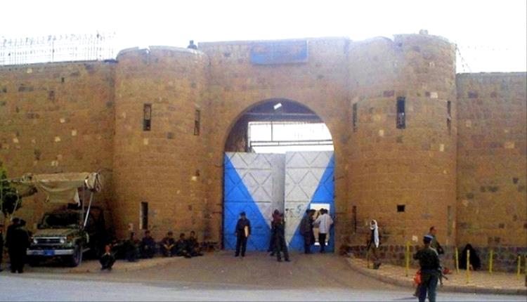 ناشطة تفضح مسؤولة سجن النساء بصنعاء