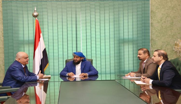 عضو مجلس القيادة "المحرّمي" يلتقي وزير الخدمة المدنية والتأمينات بالعاصمة عدن
