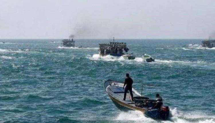 مصلحة خفر السواحل تشارك في عملية إنقاذ صيادين يمنيين إثر تعطل قاربهم في خليج عدن