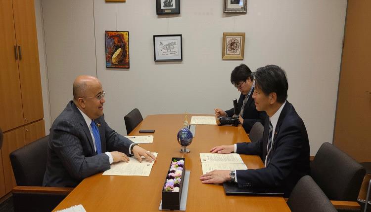 سفير اليمن لدى اليابان يبحث تعزيز التعاون فى المجال البرلماني وتوسعة مجالات الدعم للحكومة.