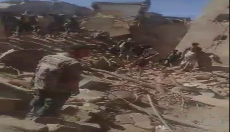  إثر تفجير الحوثي لمنازلهم.. 6 قتلى وأكثر من 15 جريح تحت الأنقاض في رداع 
