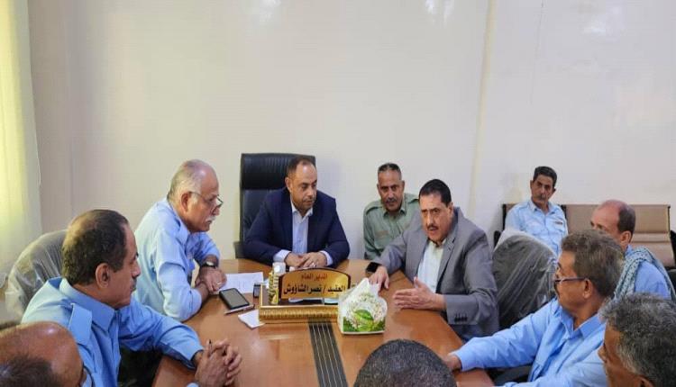 مدير أمن العاصمة عدن يتفقد مصلحة الهجرة والجوازات ويوجه بالتعاون مع المواطنين