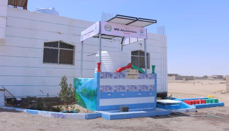 " مؤسسة صنائع المعروف و سواعد الخير " تسلمان مشروع حفر البئر اليدوية رقم 30 في محافظة عدن