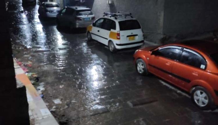 هطول أمطار خفيفة على أجزاء من عدن 
