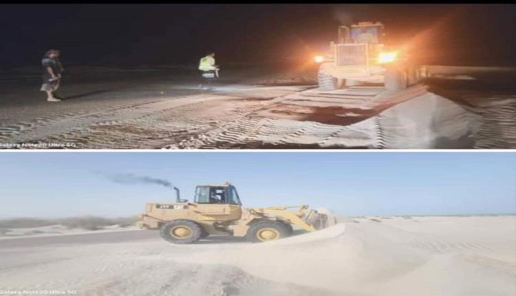 استمرار العمل في إزالة الرمال وإصلاح الطرق الرئيسية والفرعية المتضررة من السيول الأخيرة برضوم