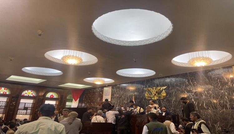 بنك صنعاء المركزي يعقد مؤتمره الصحفي