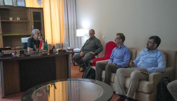 مستشار الإجراءات المتعلقة بالألغام في مكتب الأمم لخدمات المشاريع يزور مقر «مسام» في عدن