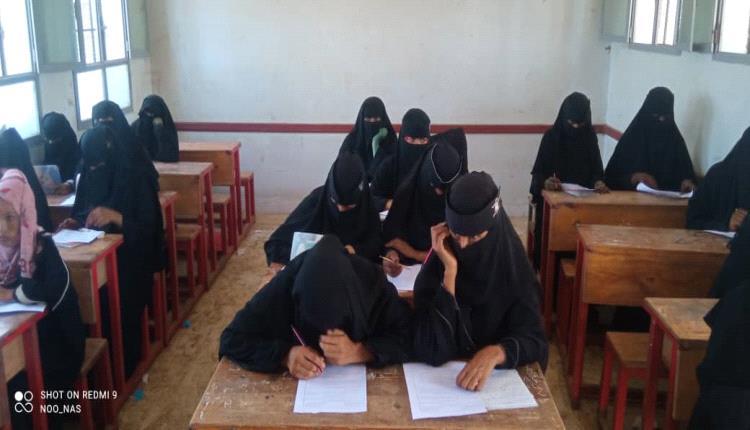 رئيسة جمعية بئر الشيخ تتفقد سير عملية الامتحانات في فصول محو الامية