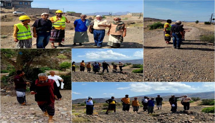 المغربي يُسلِم موقعي مشروع تأهيل قناة الخربه وحماية الآبار والأراضي الزراعية في السرايا
