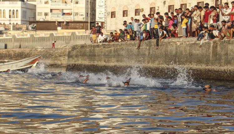اتحاد السباحة بساحل حضرموت ينظم الدورة النوعية لتعليم وتطبيق السباحة والإنقاذ