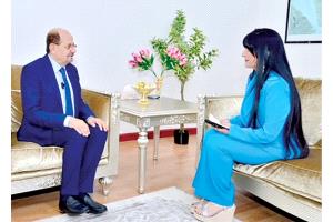 في مقابلة له مع صحيفة بحرينية.. وزير الخارجية يشيد بقمة المنامة ويؤكد عدم رغبة الحوثيين بالسلام