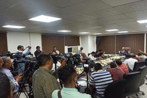 عاجل: البنك المركزي اليمني يقيم مؤتمرًا صحفيًا مهمًا 
