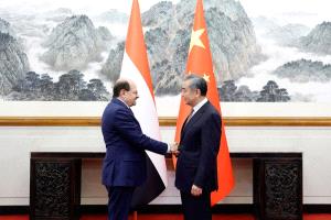 وزير الخارجية يلتقي نظيره الصيني في بكين 
