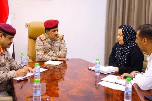 وزير الدفاع يلتقي المدير القطري لمكتب اليونبس في اليمن