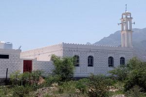 دعوة للمساهمة في توفير سجادات لمسجد في مدينة لودر بأبين


