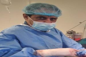 الدكتور الشرفي يجري عملية نوعية بالمنظار الجراحي لطفلة في الثامنة من عمرها تعاني من كيس كبير في الكبد 