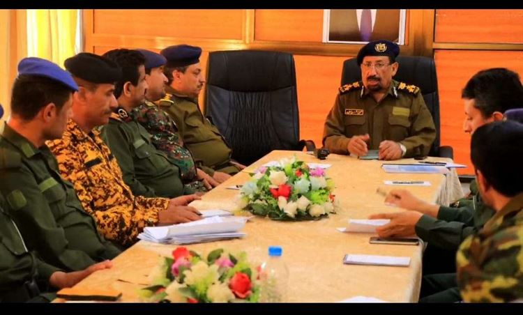 مدير عام شرطة مأرب العميد حُميد يعقد اجتماعا أمنيا بــ قادة المناطق الأمنية وأقسام الشرطة