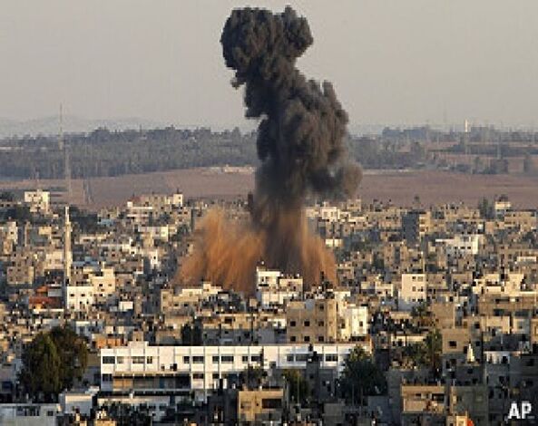 الغارديان: ضربة غزة أكبر تحد لمصر