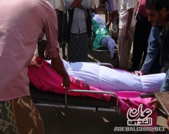 الآلاف يشيعون قتلى حادثة دار سعد في طور الباحة ((صور))