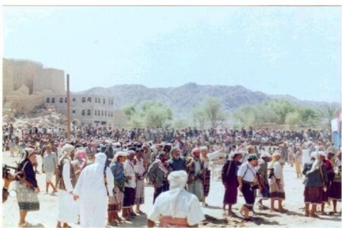 قبيلة العوالق تحذر النظام اليمني من مغبة الاعتداء على مسيرة الزحف إلى عدن