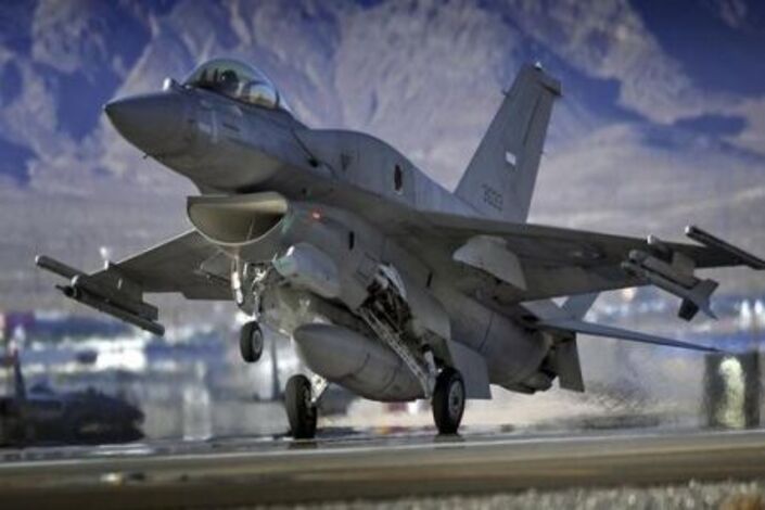 أوباما يقرر توسيع ضربة سوريا واستخدام مقاتلات حربية