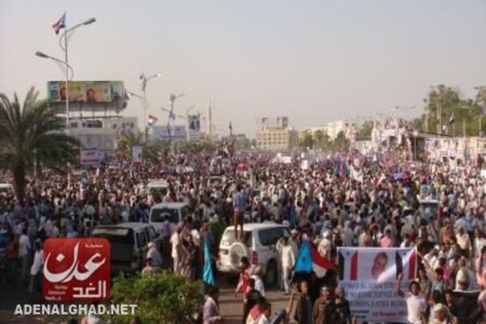 يحدث الآن : الجنوبيون يدشنون رسمياً في عدن فعالية ذكرى ثورة اكتوبر بحشود مليونية (مصور)