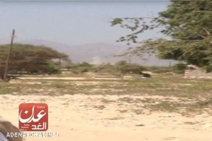 الطيران اليمني يقصف مناطق متعددة بالمحفد (مصور)