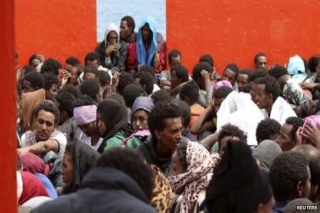 العثور على 30 جثة بمركب مهاجرين غير شرعيين قبالة إيطاليا