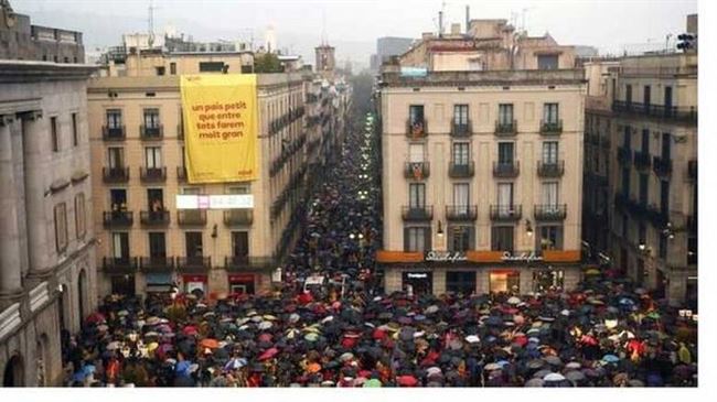 مظاهرات في كاتالونيا ضد تجميد الاستفتاء على الاستقلال