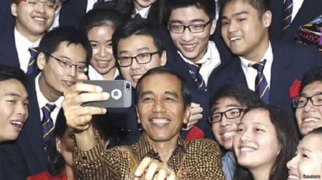 رئيس إندونيسيا يسافر على الدرجة الاقتصادية لحضور (مناسبة عائلية)