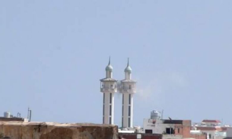 القوات الموالية لصالح والحوثيين تتجاوز كل الخطوط الحمراء بعدن وتقصف المساجد