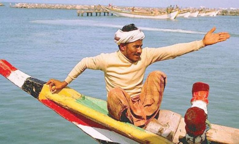 الحوثيون يعرضون على صيادين شراء قواربهم لمواجهة بوارج التحالف العربي