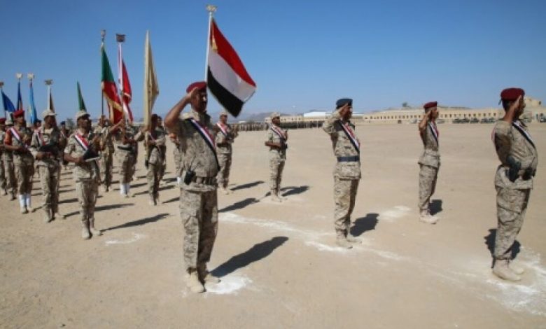 عرض مهيب للجيش اليمني في «صحن الوطن» بمأرب