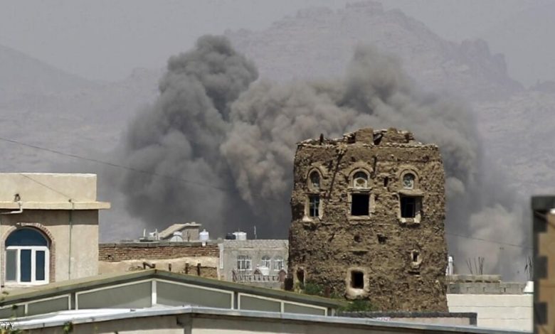 طيران التحالف يقصف معسكر النهدين في صنعاء
