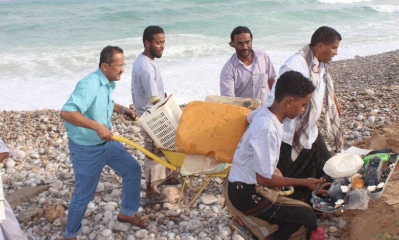 تحت شعار " سواحلنا أجمل " إنطلا ق حملة تنظيف لسواحل مدينة الشحر