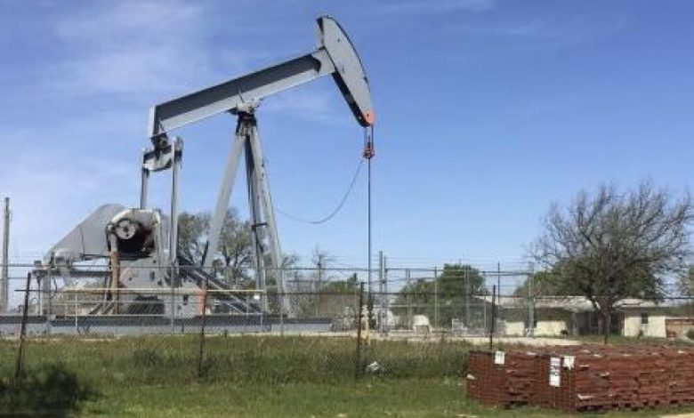 النفط يرتفع بعد تراجع مخزون الخام الأمريكي للأسبوع التاسع