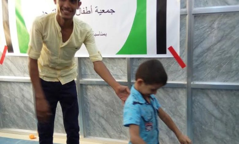 جمعية الفجيرة الخيرية توزع ملابس على أطفال التوحد بمحافظة عدن