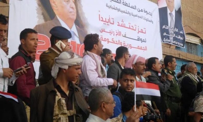 الآلاف في تعز يتظاهرون رفضا لمبادرة ولد الشيخ وتأييدا لقرار القيادة الشرعية الرافضة للقرارات الأممية